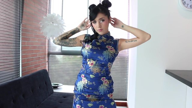 花臂纹身巨乳妹子旗袍诱惑沙发上道具自慰逼逼无毛还挺嫩-蝌蚪窝|成人|91PORNY|九色