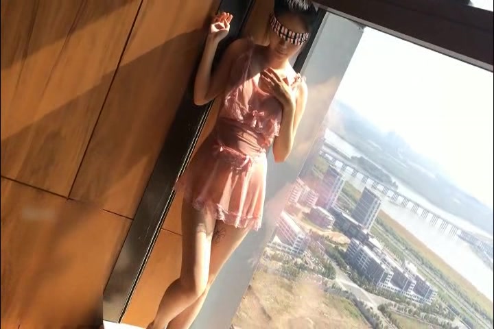 “J8好粗流了好多淫水”富二代约炮学院派美少女透明粉色蕾丝睡裙身材性感乳房饱满按在桌子上操大声淫叫对白淫荡-蝌蚪窝|成人|91PORNY|九色